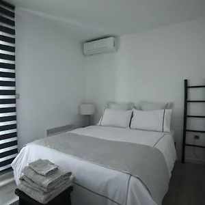 κάντε κράτηση εδώ