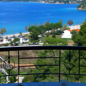 κάντε κράτηση εδώ